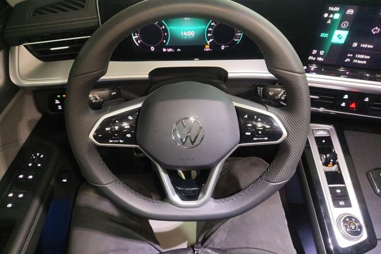 Used Volkswagen Tavendor 2024 Facelifted 380TSI All-Wheel Drive R-Line Cruise Premium Edition Steering Wheel