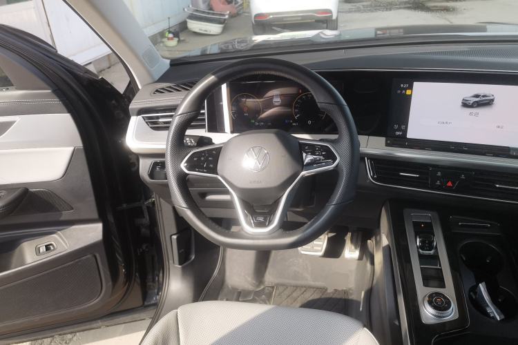 Used Volkswagen Tavendor 2024 380TSI All-Wheel-Drive R-Line Cruise Premium Edition Steering Wheel