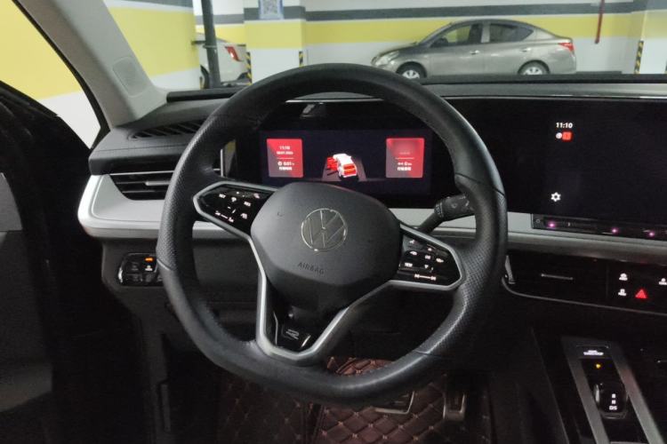 Used Volkswagen Tavendor 2024 380TSI All-Wheel-Drive R-Line Ambition Edition Steering Wheel