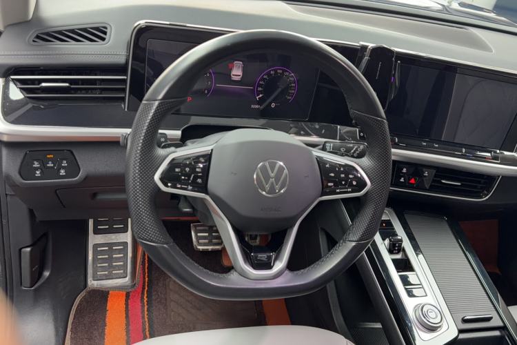 Used Volkswagen Tavendor 2024 380TSI All-Wheel-Drive R-Line Cruise Premium Edition Steering Wheel