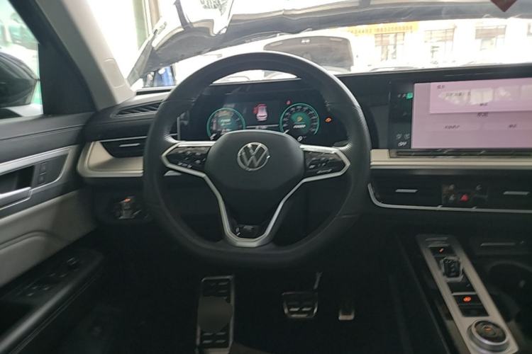 Used Volkswagen Tavendor 2024 380TSI All-Wheel-Drive R-Line Cruise Premium Edition Steering Wheel