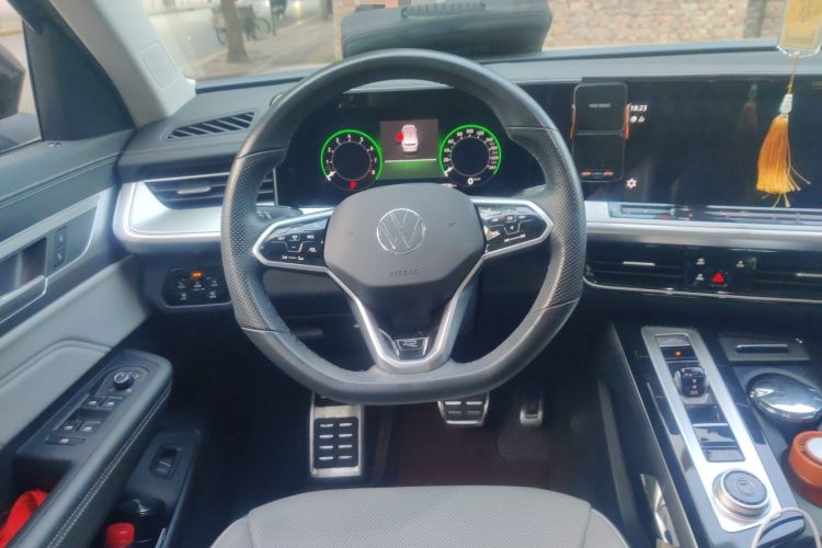 Used Volkswagen Tavendor 2024 380TSI All-Wheel Drive R-Line Cruise Edition Steering Wheel