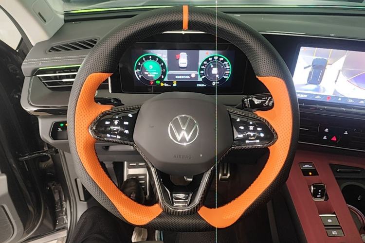 Used Volkswagen Tavendor 2024 Facelifted 380TSI All-Wheel Drive R-Line Cruise Premium Edition Steering Wheel