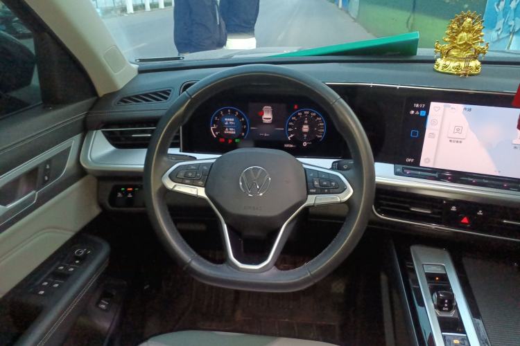 Used Volkswagen Tavendor 2024 330TSI Luxury Touring Edition Steering Wheel
