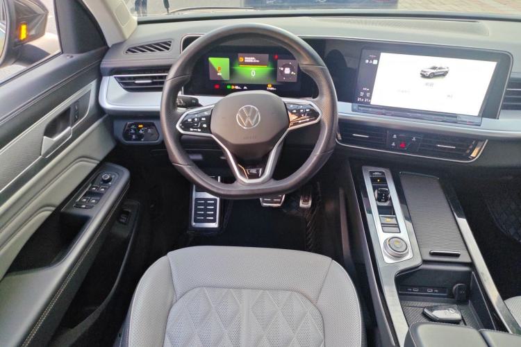 Used Volkswagen Tavendor 2024 380TSI All-Wheel Drive R-Line Cruise Edition Steering Wheel