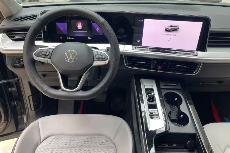 Used Volkswagen Tavendor 2024 330TSI Luxury Touring - All-Inclusive Edition Steering Wheel