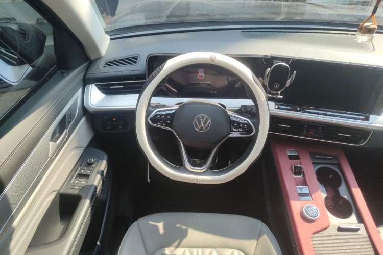 Used Volkswagen Tavendor 2024 380TSI All-Wheel Drive R-Line Cruise Edition Steering Wheel
