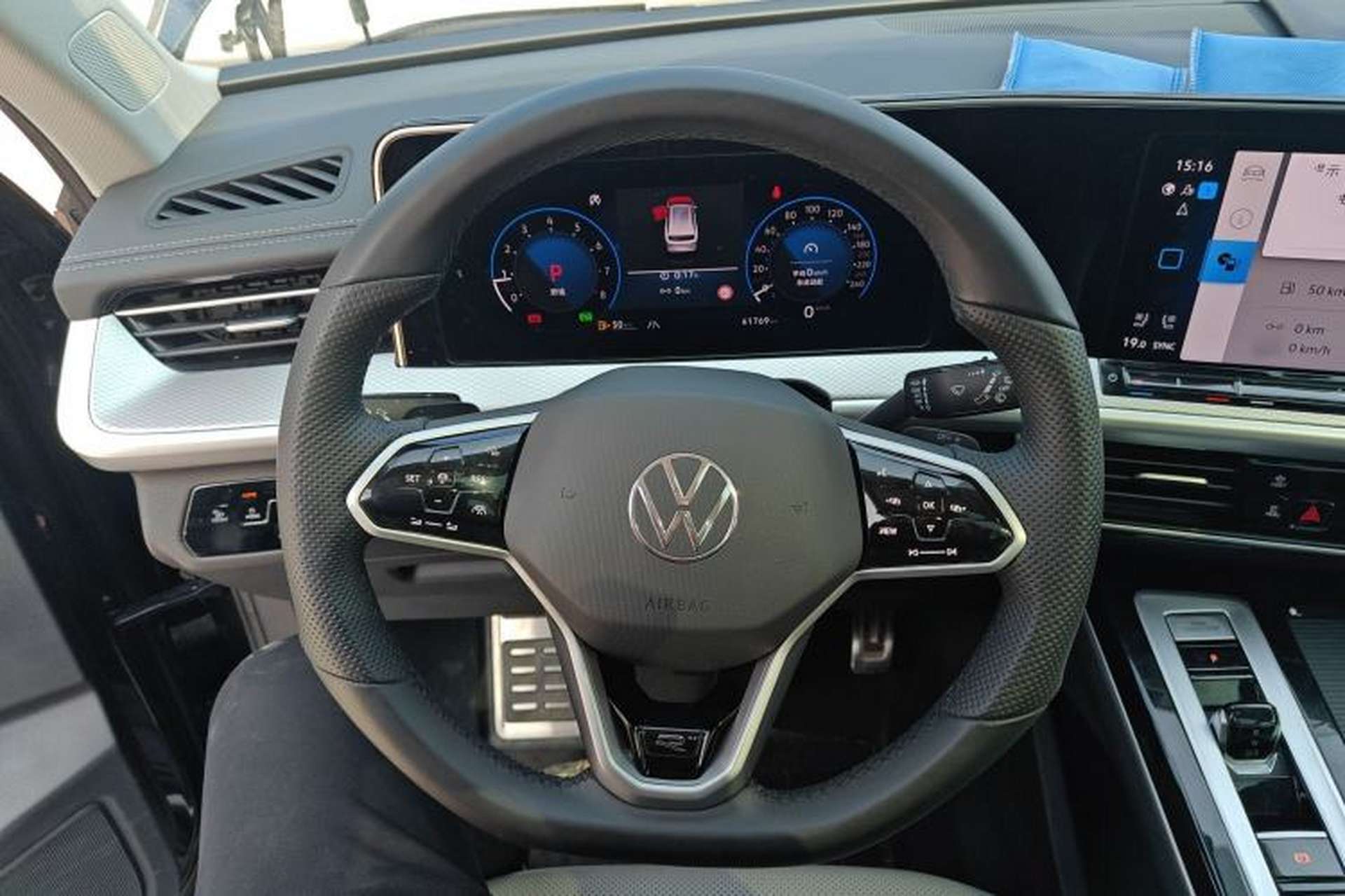 Used Volkswagen Tavendor 2024 Facelifted 380TSI All-Wheel Drive R-Line Cruise Premium Edition Steering Wheel
