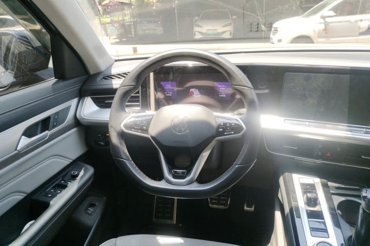 Used Volkswagen Tavendor 2024 380TSI All-Wheel Drive R-Line Cruise Edition Steering Wheel