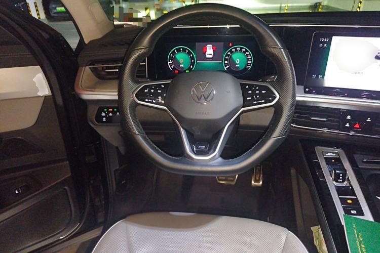 Used Volkswagen Tavendor 2024 380TSI All-Wheel Drive R-Line Cruise Edition Steering Wheel