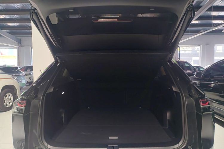 Used Volkswagen Tavendor 2024 330TSI Luxury Touring - All-Inclusive Edition Trunk