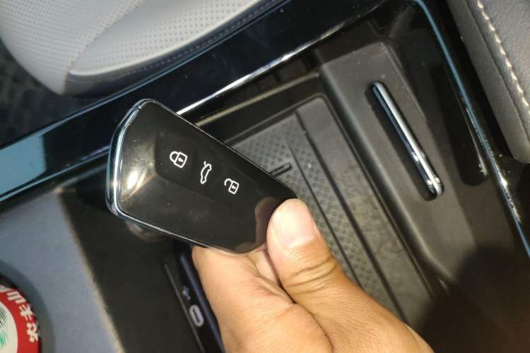 Used Volkswagen Tavendor 2024 380TSI All-Wheel Drive R-Line Cruise Edition Vehicle Key