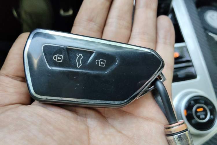 Used Volkswagen Tavendor 2024 380TSI All-Wheel Drive R-Line Cruise Edition Vehicle Key