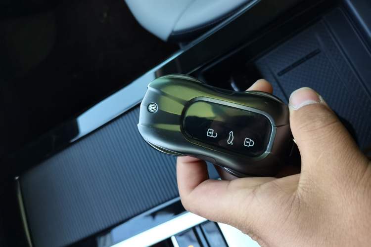 Used Volkswagen Tavendor 2024 330TSI Luxury Touring Edition Vehicle Key