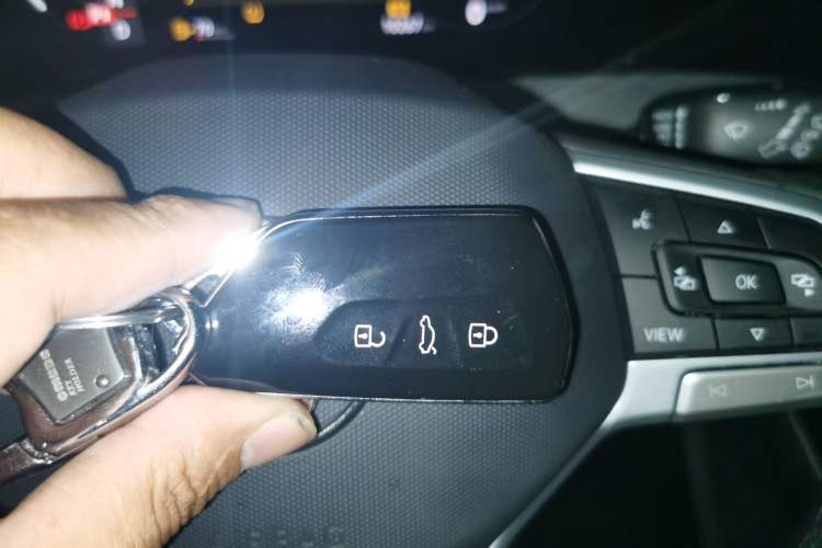 Used Volkswagen Tavendor 2024 330TSI Luxury Touring Edition Vehicle Key