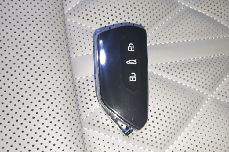 Used Volkswagen Tavendor 2024 380TSI All-Wheel-Drive R-Line Cruise Premium Edition Vehicle Key