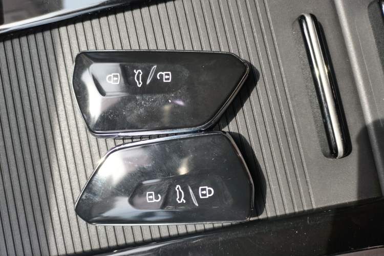 Used Volkswagen Tavendor 2024 330TSI Luxury Touring - All-Inclusive Edition Vehicle Key