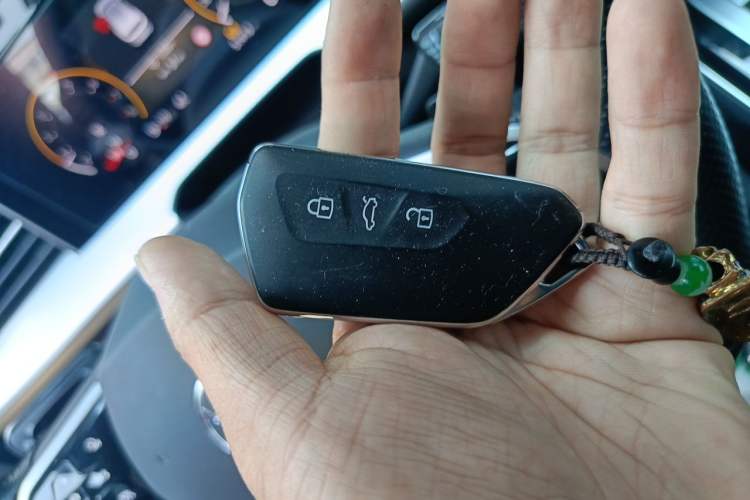 Used Volkswagen Tavendor 2024 380TSI All-Wheel-Drive R-Line Ambition Edition Vehicle Key
