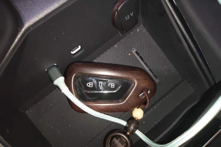 Used Volkswagen Tavendor 2024 380TSI All-Wheel-Drive R-Line Journey Shared Enjoyment Model Vehicle Key