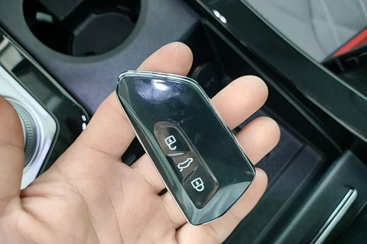 Used Volkswagen Tavendor 2024 380TSI All-Wheel-Drive R-Line Cruise Premium Edition Vehicle Key