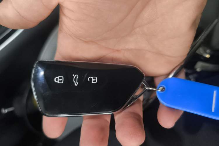 Used Volkswagen Tavendor 2024 380TSI All-Wheel-Drive R-Line Cruise Premium Edition Vehicle Key