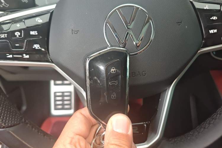 Used Volkswagen Tavendor 2024 380TSI All-Wheel-Drive R-Line Cruise Premium Edition Vehicle Key