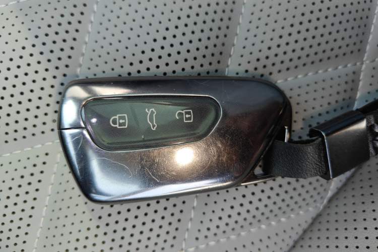 Used Volkswagen Tavendor 2024 Facelifted 380TSI All-Wheel Drive R-Line Cruise Premium Edition Vehicle Key