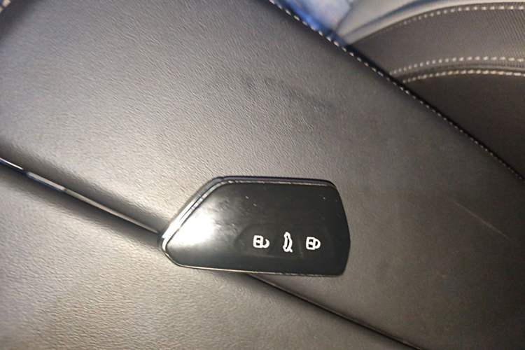 Used Volkswagen Tavendor 2024 380TSI All-Wheel Drive R-Line Cruise Edition Vehicle Key