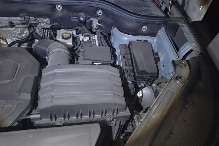 Used Volkswagen Tavendor 2024 380TSI All-Wheel-Drive R-Line Ambition Edition Engine Bay Left