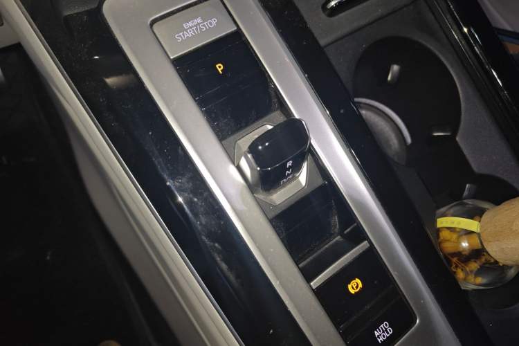 Used Volkswagen Tavendor 2024 380TSI All-Wheel-Drive R-Line Ambition Edition Gear Lever