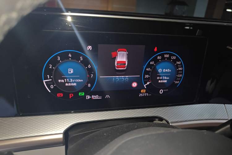 Used Volkswagen Tavendor 2024 380TSI All-Wheel-Drive R-Line Ambition Edition Instrument Cluster