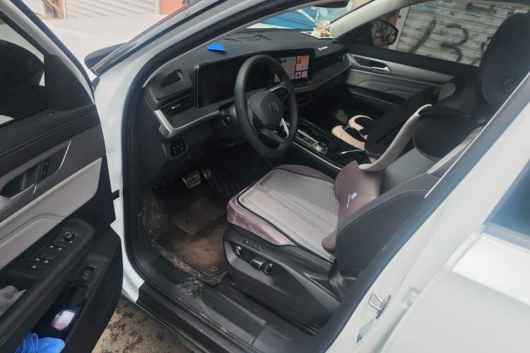 Used Volkswagen Tavendor 2024 380TSI All-Wheel-Drive R-Line Cruise Premium Edition Driver Seat