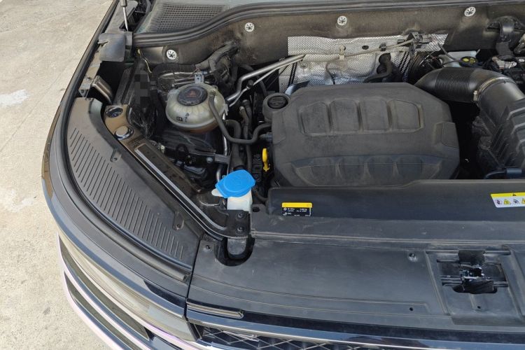 Used Volkswagen Tavendor 2024 380TSI All-Wheel-Drive R-Line Cruise Premium Edition Engine Bay Right