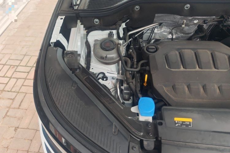 Used Volkswagen Tavendor 2024 380TSI All-Wheel-Drive R-Line Cruise Premium Edition Engine Bay Right