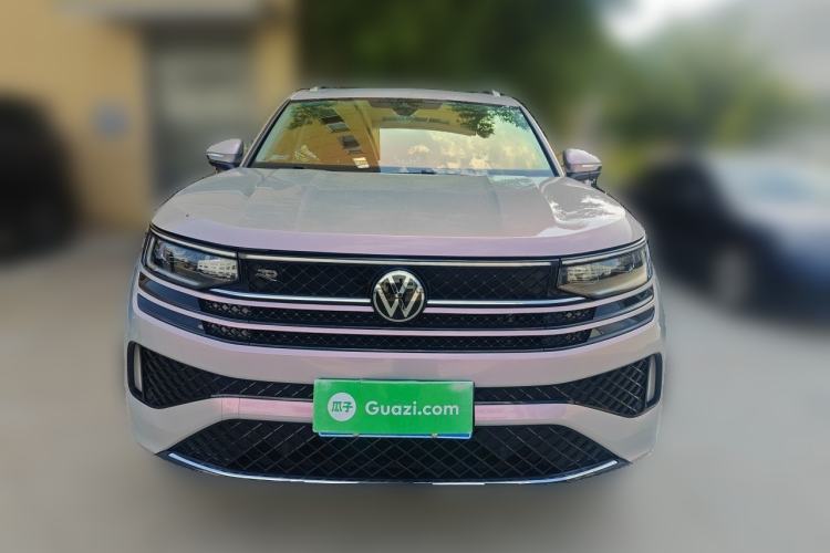 Used Volkswagen Tavendor 2024 380TSI All-Wheel-Drive R-Line Cruise Premium Edition Front