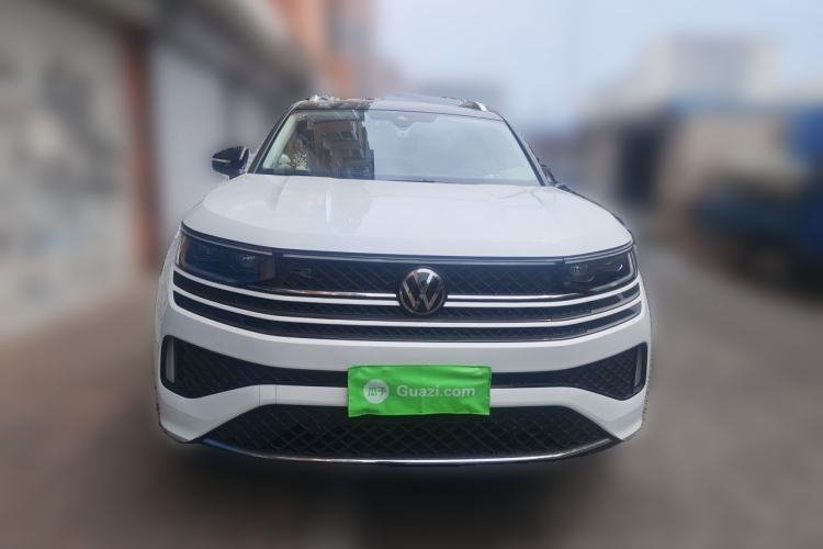 Used Volkswagen Tavendor 2024 380TSI All-Wheel-Drive R-Line Cruise Premium Edition Front