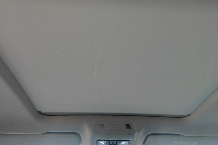 Used Volkswagen Tavendor 2024 380TSI All-Wheel-Drive R-Line Cruise Premium Edition Headliner
