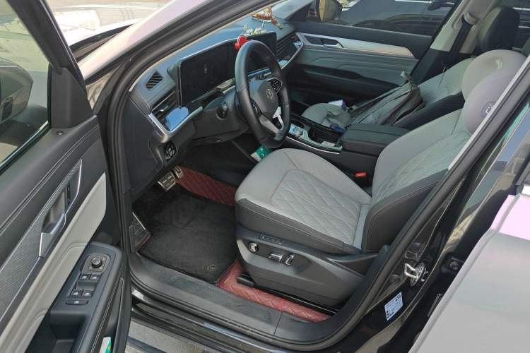 Used Volkswagen Tavendor 2024 380TSI All-Wheel-Drive R-Line Cruise Premium Edition Left Front Seat
