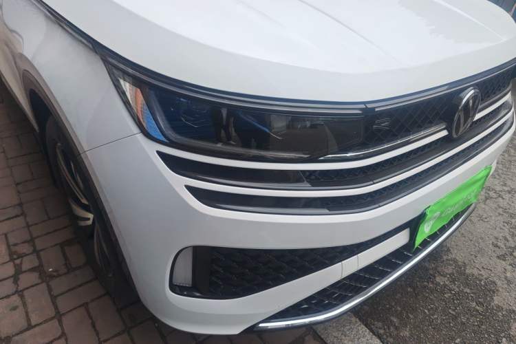 Used Volkswagen Tavendor 2024 380TSI All-Wheel-Drive R-Line Cruise Premium Edition Right Front Headlight