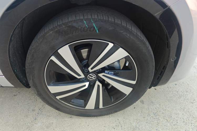 Used Volkswagen Tavendor 2024 380TSI All-Wheel-Drive R-Line Cruise Premium Edition Right Front Wheel Hub