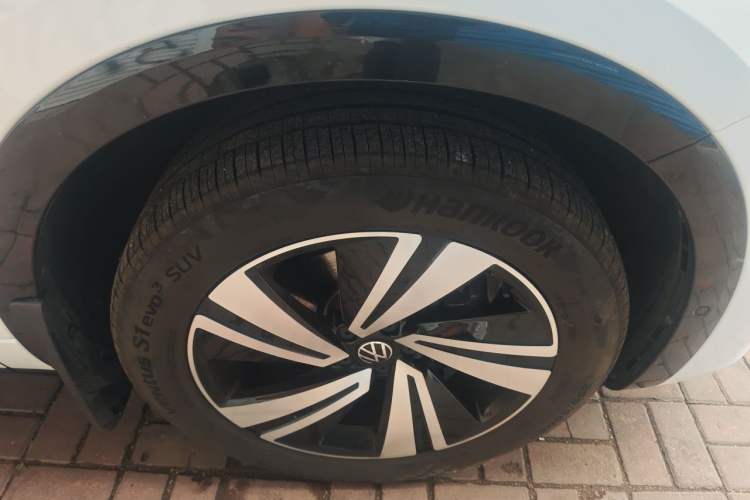 Used Volkswagen Tavendor 2024 380TSI All-Wheel-Drive R-Line Cruise Premium Edition Right Front Wheel Hub