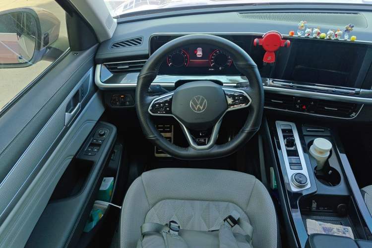 Used Volkswagen Tavendor 2024 380TSI All-Wheel-Drive R-Line Cruise Premium Edition Steering Wheel