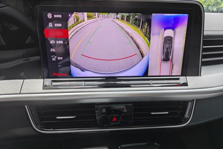 Used Volkswagen Tavendor 2024 330TSI Luxury Touring Edition Audio And AC Panel