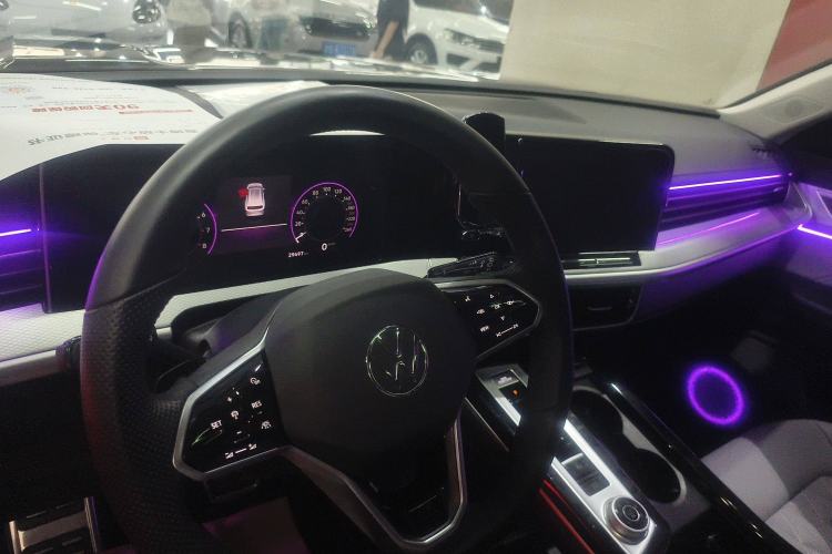Used Volkswagen Tavendor 2024 380TSI All-Wheel Drive R-Line Cruise Edition Audio And AC Panel