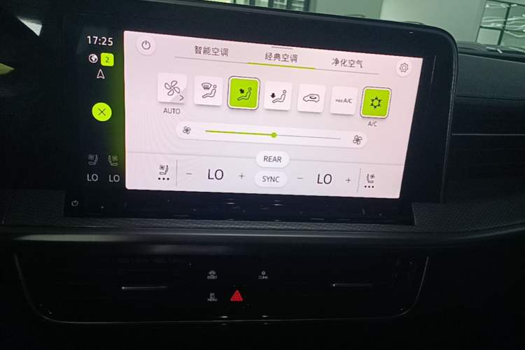 Used Volkswagen Tavendor 2024 380TSI All-Wheel-Drive R-Line Journey Shared Enjoyment Model Audio And AC Panel