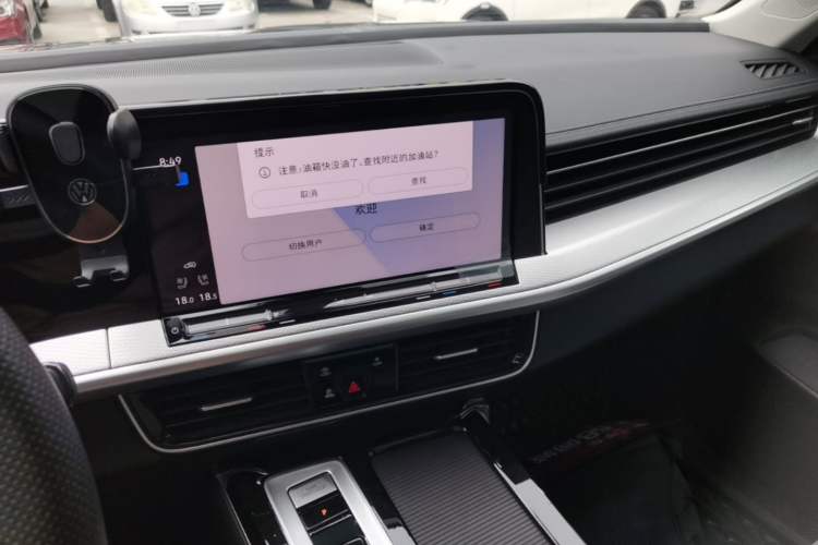 Used Volkswagen Tavendor 2024 380TSI All-Wheel Drive R-Line Cruise Edition Audio And AC Panel