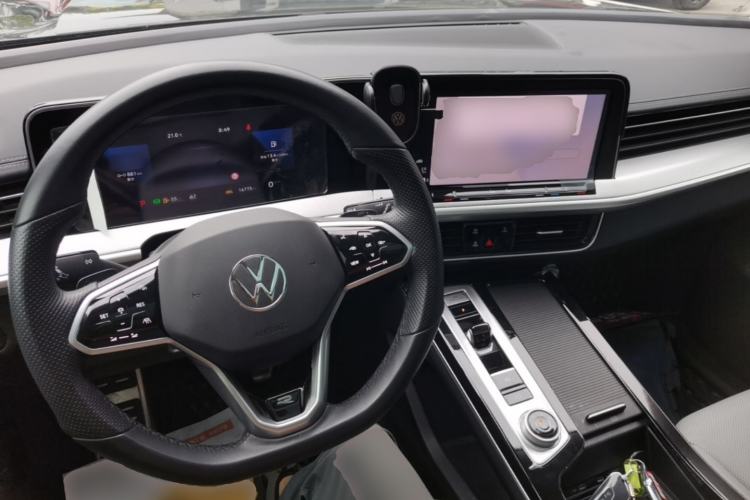 Used Volkswagen Tavendor 2024 380TSI All-Wheel Drive R-Line Cruise Edition Center Console