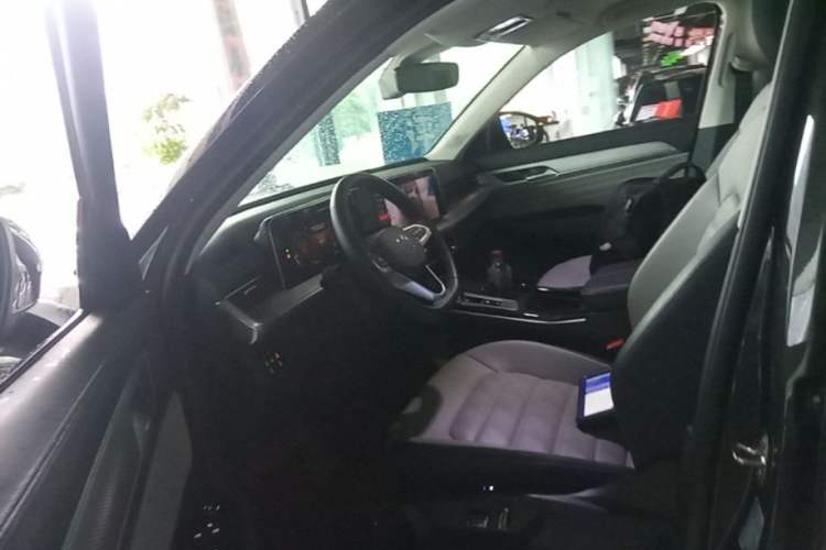 Used Volkswagen Tavendor 2024 330TSI Luxury Touring Edition Driver Seat