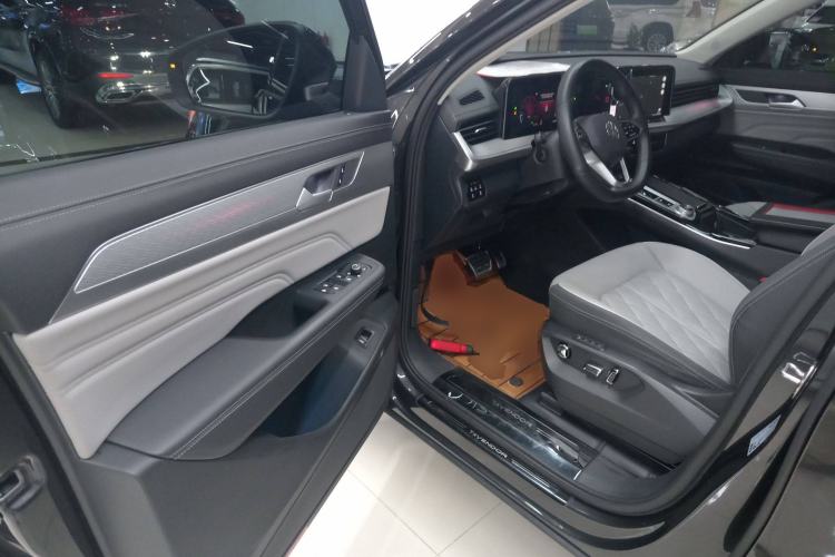 Used Volkswagen Tavendor 2024 380TSI All-Wheel Drive R-Line Cruise Edition Driver Seat