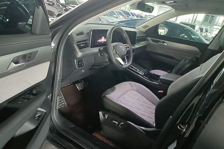 Used Volkswagen Tavendor 2024 380TSI All-Wheel-Drive R-Line Journey Shared Enjoyment Model Driver Seat